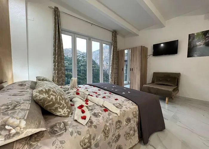 L'oasi Del Raganello לינה וארוחת בוקר צ'יוויטה